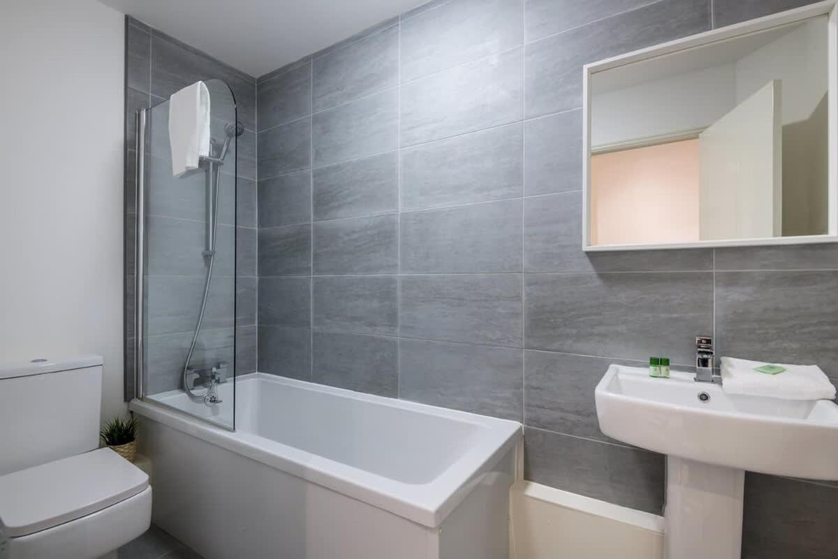 Fabulous Quayside Apartment With Free Parking Liverpool Exterior photo